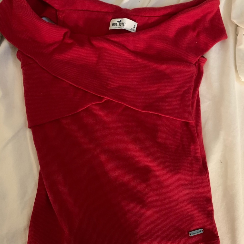 Hollister top